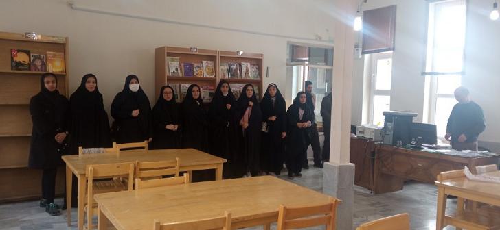 بازدیدمعلمان نهضت سوادآموزی ازکتابخانه