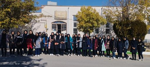 بازدیددانش آموزان دوره اول دبیرستان سمیه درهفته کتاب وکتابخوانی